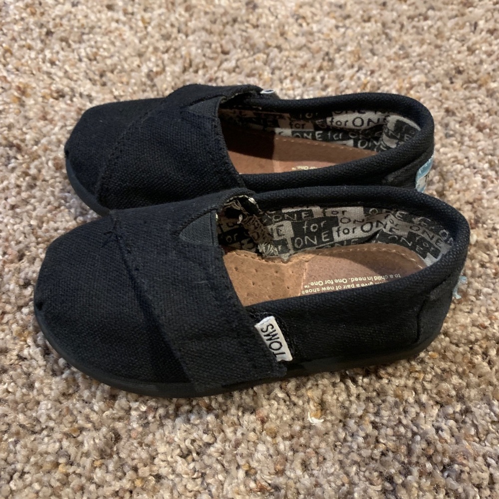 Black Adorable Toms - Size 5.5